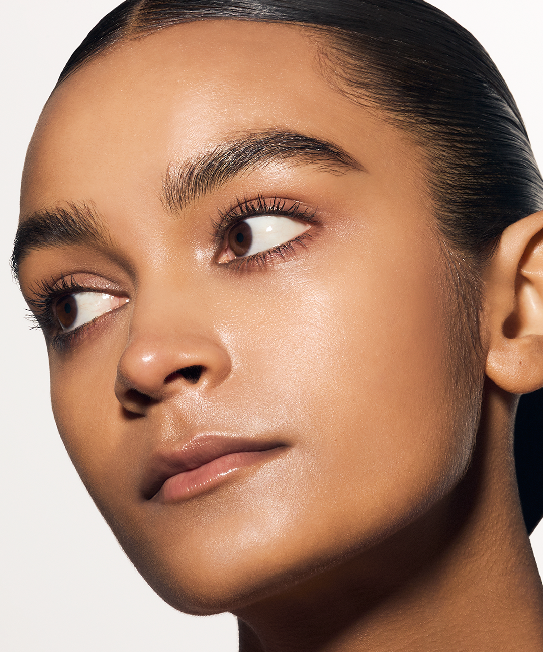 3_MAKE-PDP-Concealer-Model_fc599ec9-b706-412e-a3e9-a961b4b9b469.png