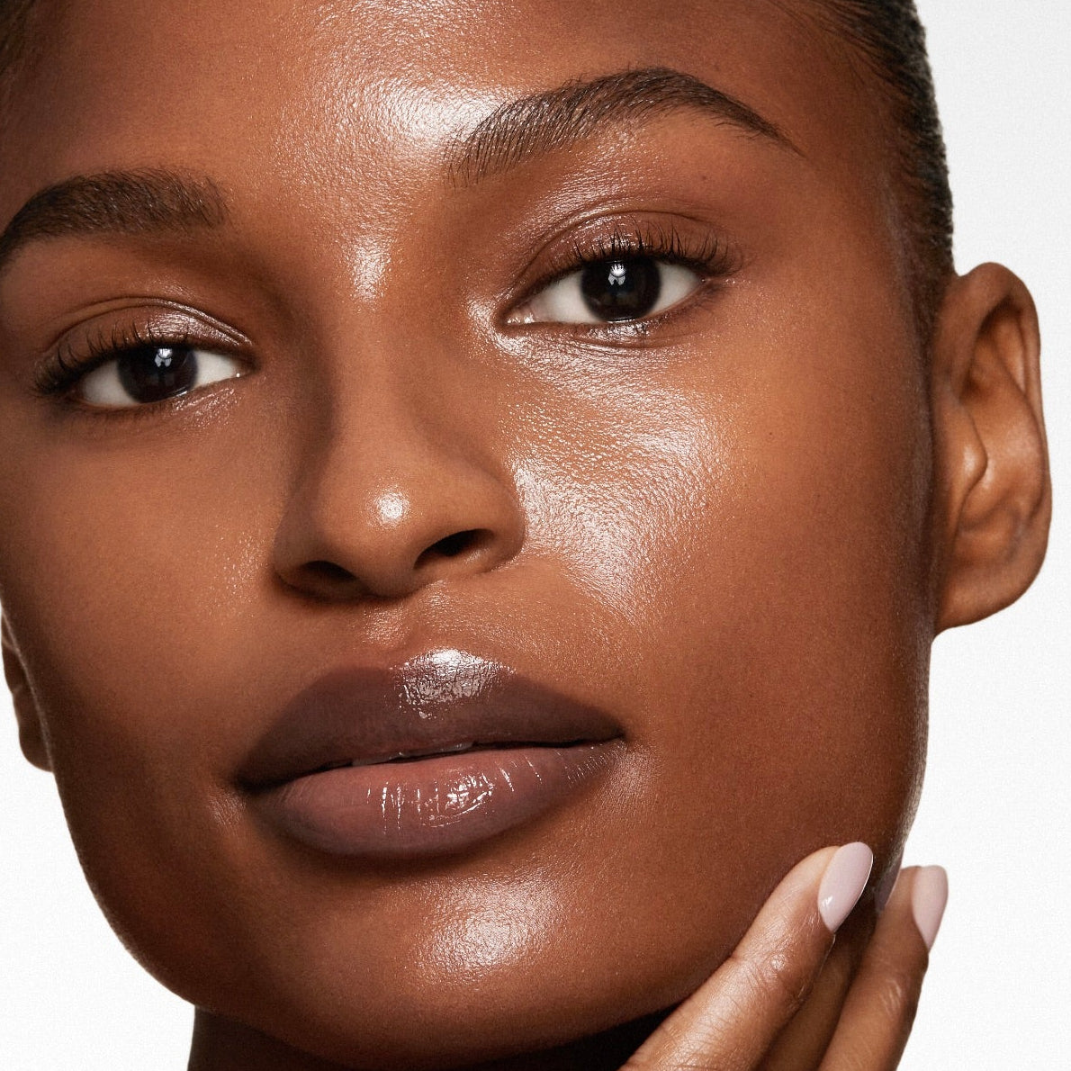 Tscheca wears shade 12 Tan N