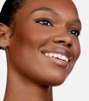 Efagine Wears Skin Mimetic Microsuede Bronzer in Stellar